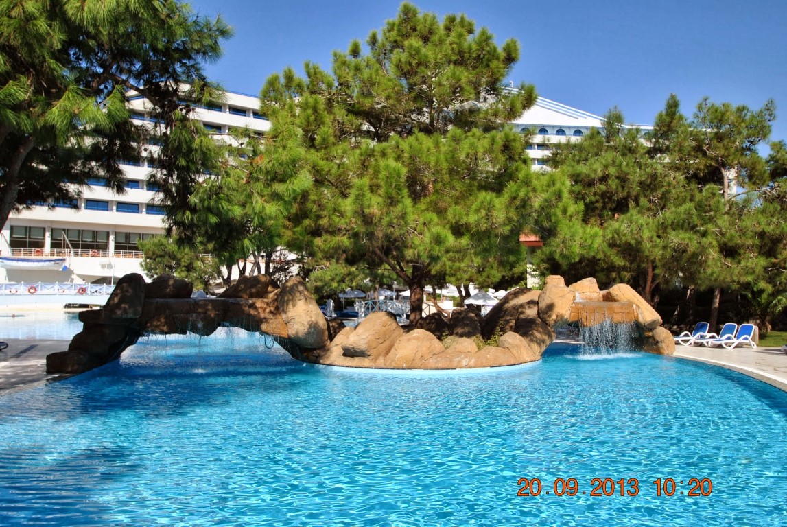 imagini hotel TITANIC LARA